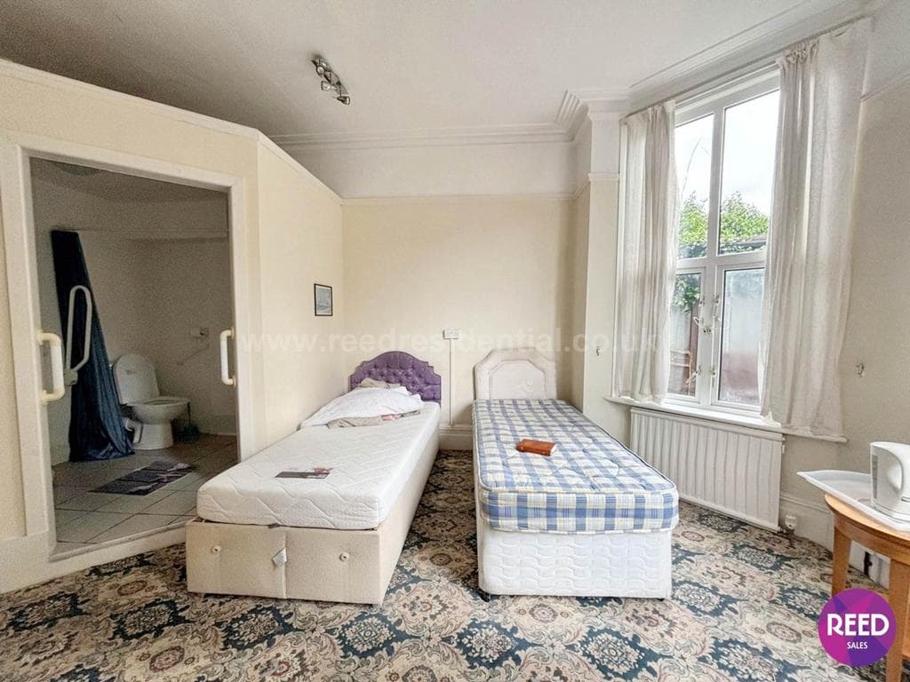 Grosvenor Road, Westcliff On Sea - Image 5