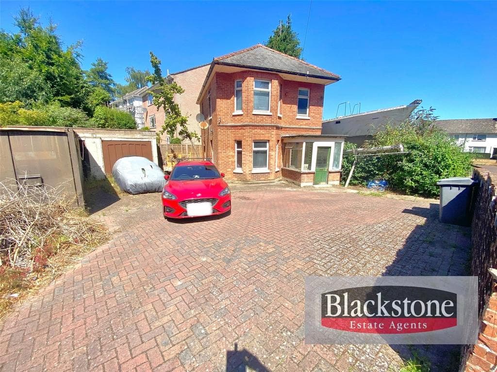 Moore Avenue, West Howe, Bournemouth, Dorset, BH11 - Image 1