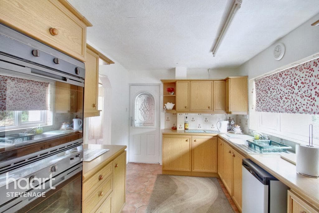 West Reach, Stevenage - Image 4