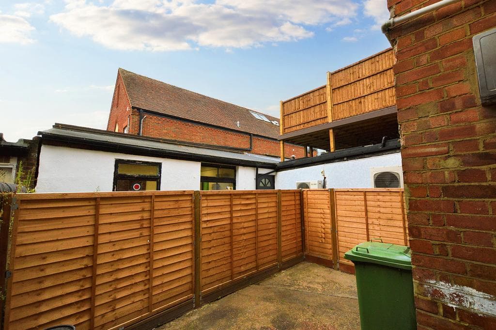 London Road, St Albans, AL1 - Image 4