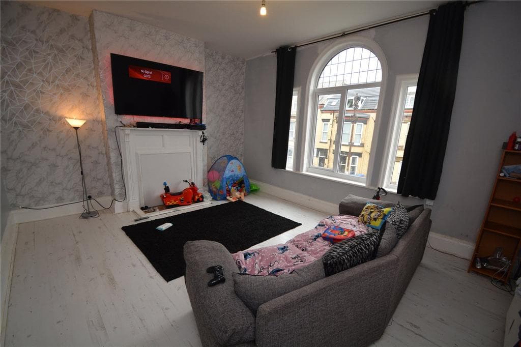 Tennyson Avenue, Bridlington, East Yorkshire, YO15 - Image 2