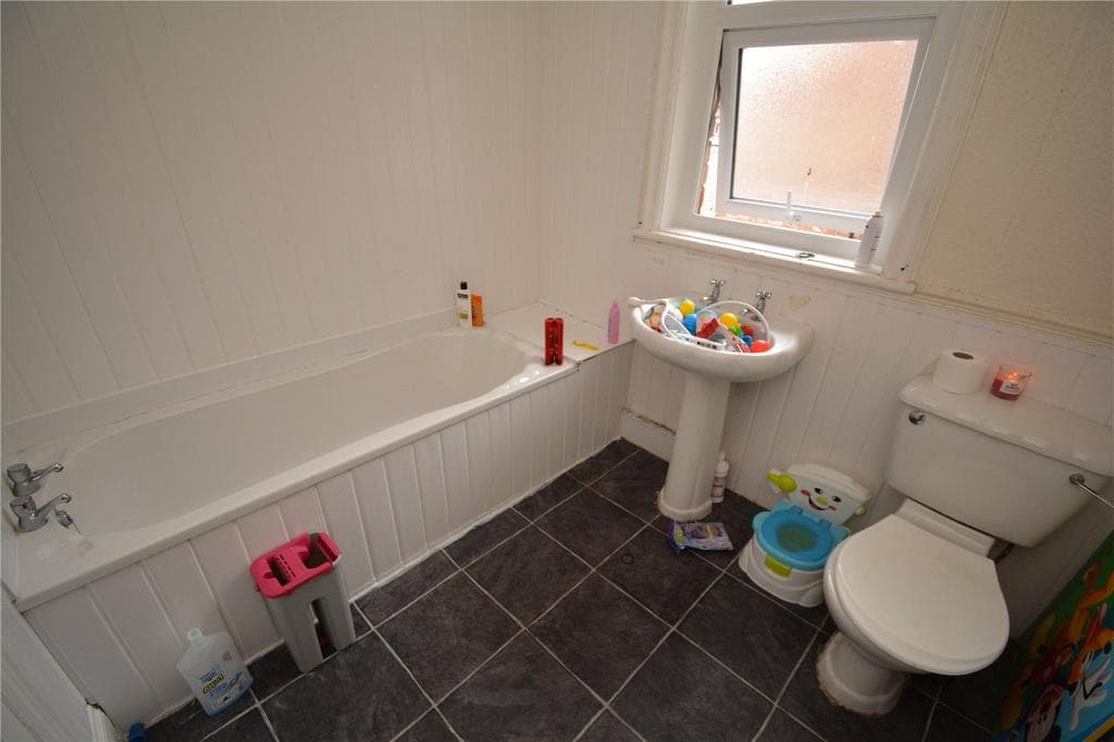 Tennyson Avenue, Bridlington, East Yorkshire, YO15 - Image 4