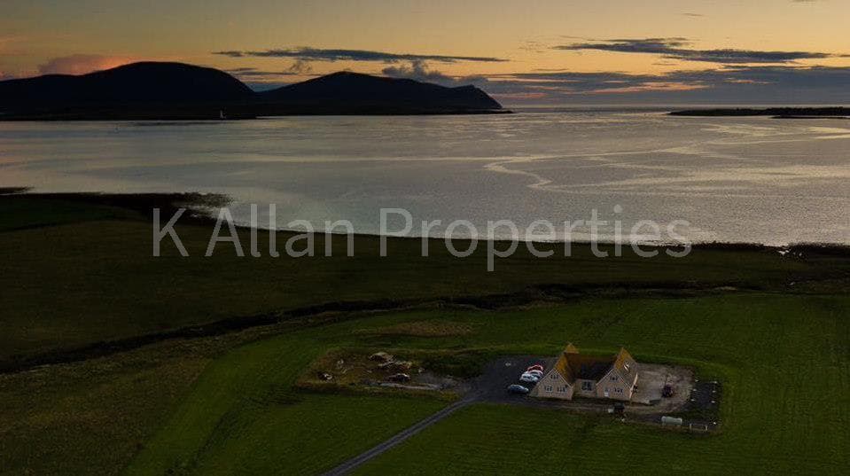 Button - Ben , Button Road, Stenness - Image 4