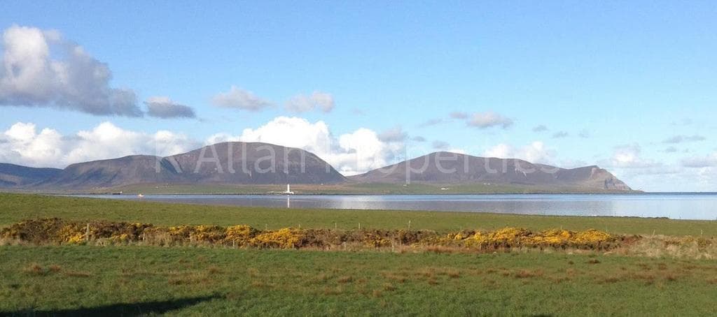 Button - Ben , Button Road, Stenness - Image 5