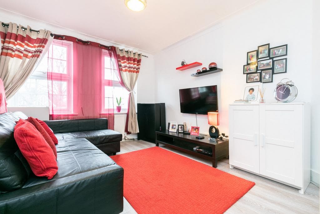 High Road, North Finchley, N12 - Image 3