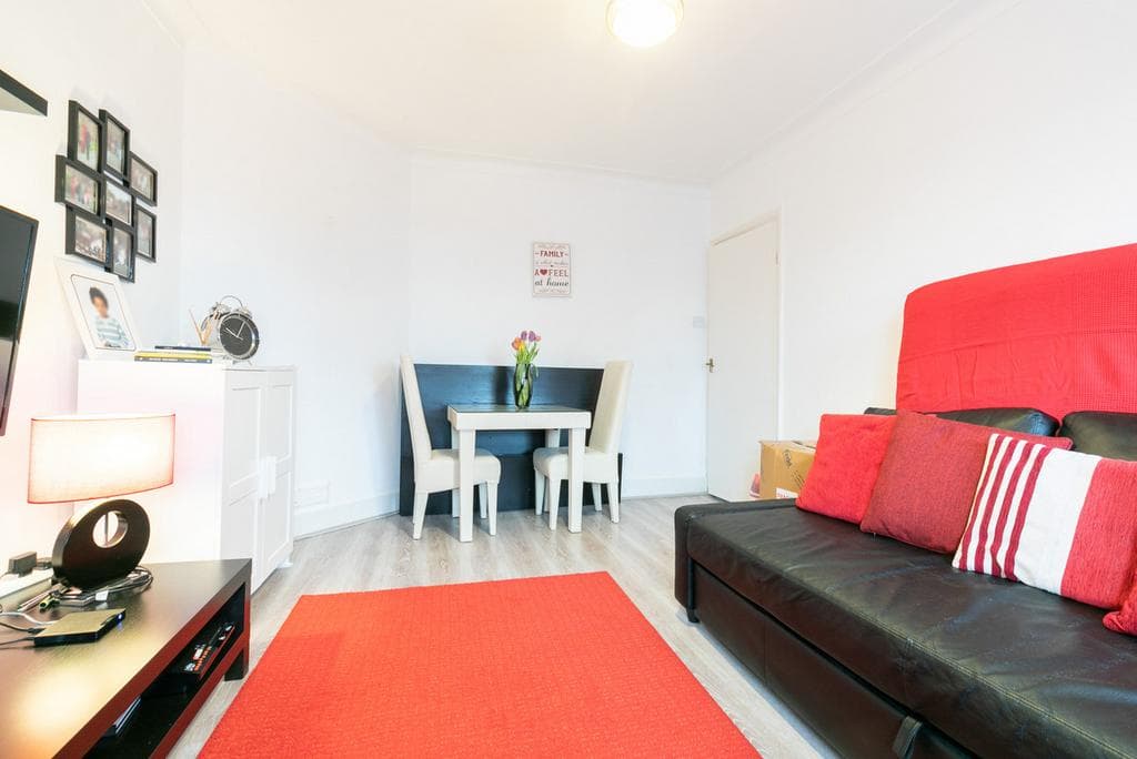High Road, North Finchley, N12 - Image 4
