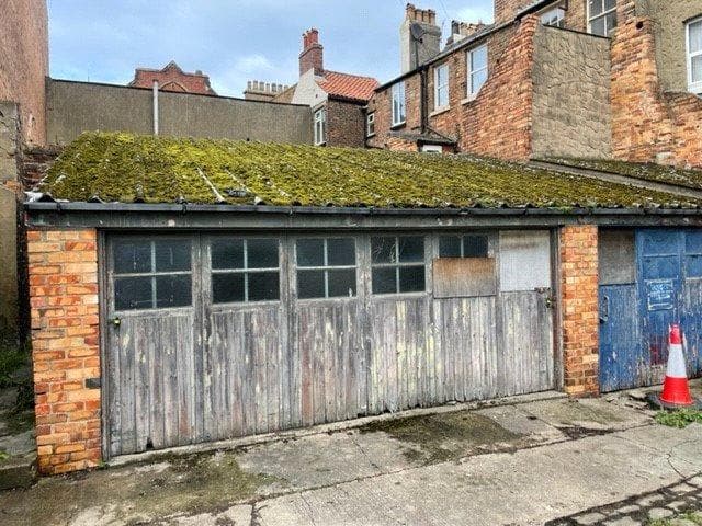 Queen Street, Old Town, Scarborough, YO11 - Image 2