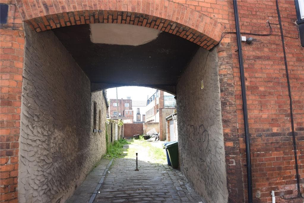 Queen Street, Old Town, Scarborough, YO11 - Image 4