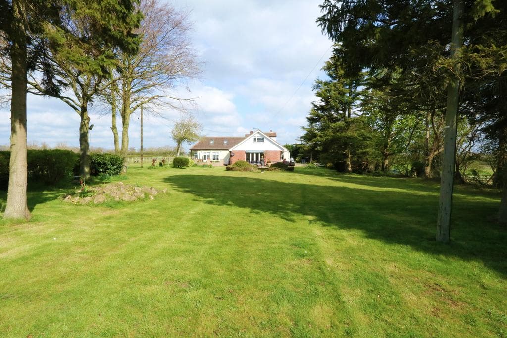 Northampton Road, Stoke Bruerne, Northamptonshire, NN12 - Image 2