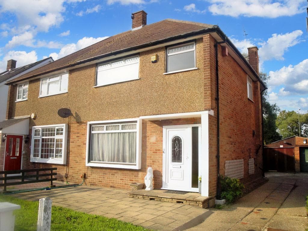 Freshwell Avenue, Romford RM6 - Image 1