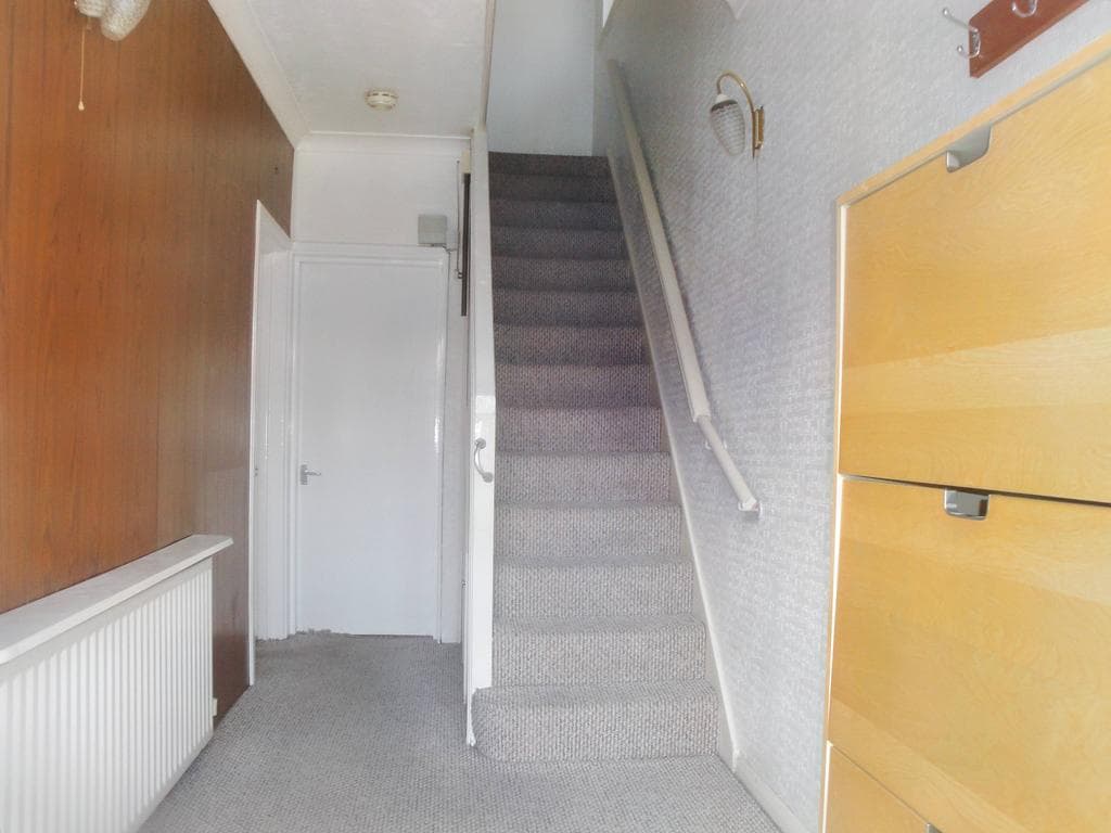 Freshwell Avenue, Romford RM6 - Image 2