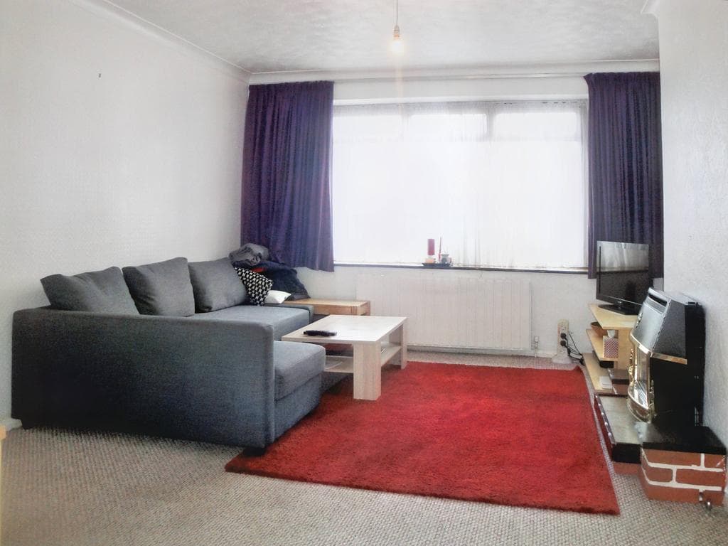 Freshwell Avenue, Romford RM6 - Image 3