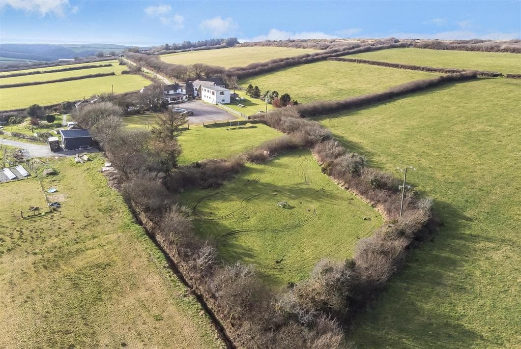 Hartland, Bideford - Image 2