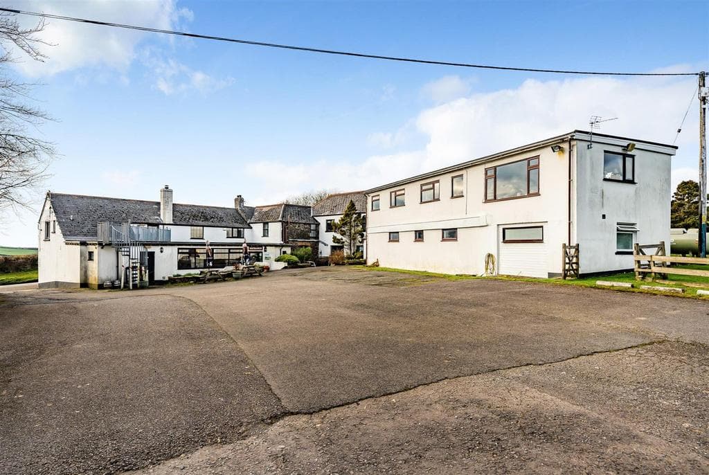 Hartland, Bideford - Image 5
