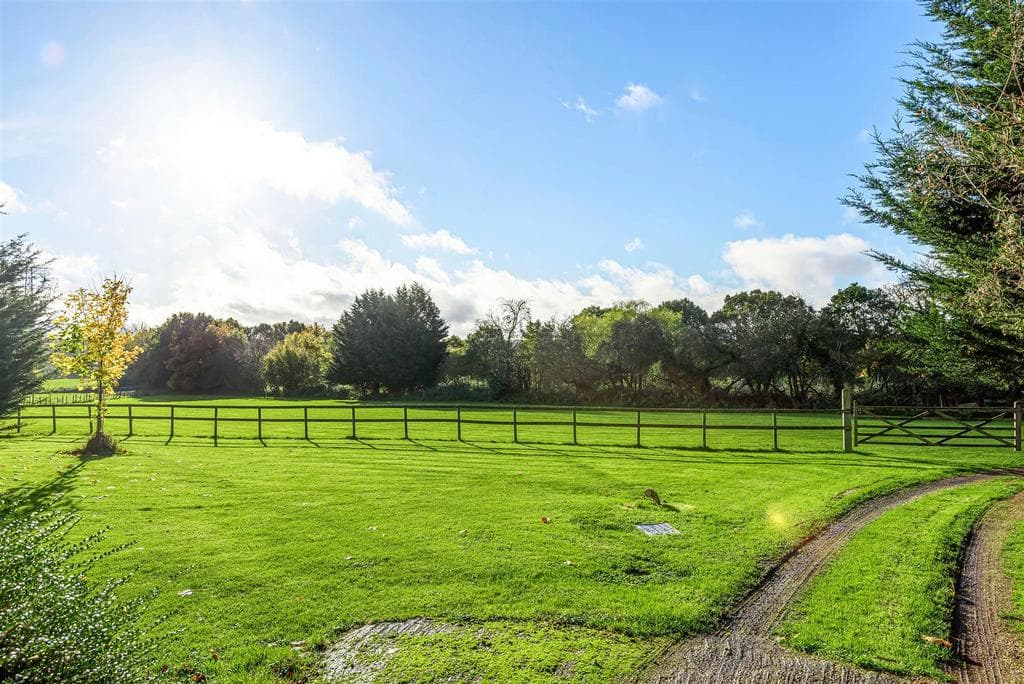 Common Lane, Radlett WD7 - Image 4