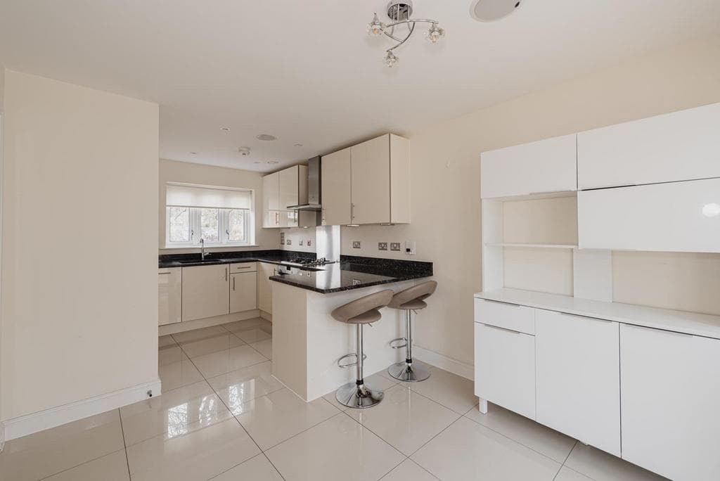 Glanville Way, Epsom - Image 2