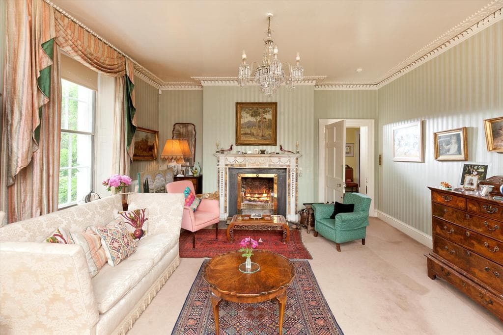 Runwick, Farnham, Surrey, GU10 - Image 2