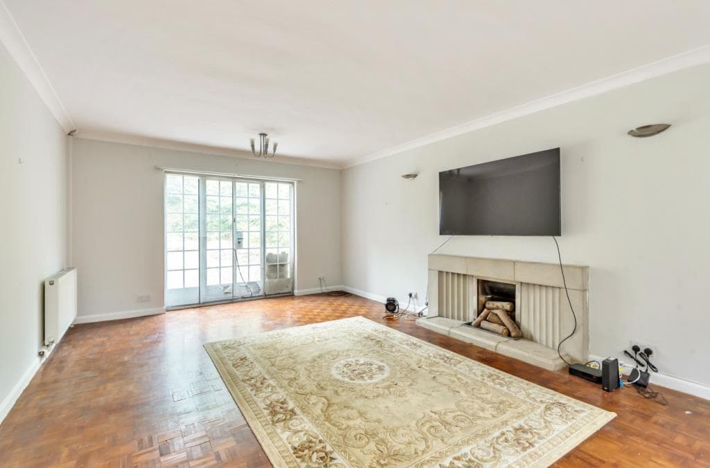 Camberley,  Surrey,  GU15 - Image 2