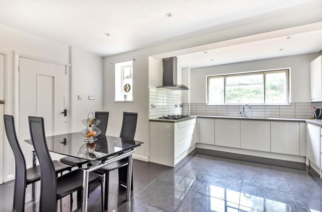 Camberley,  Surrey,  GU15 - Image 3