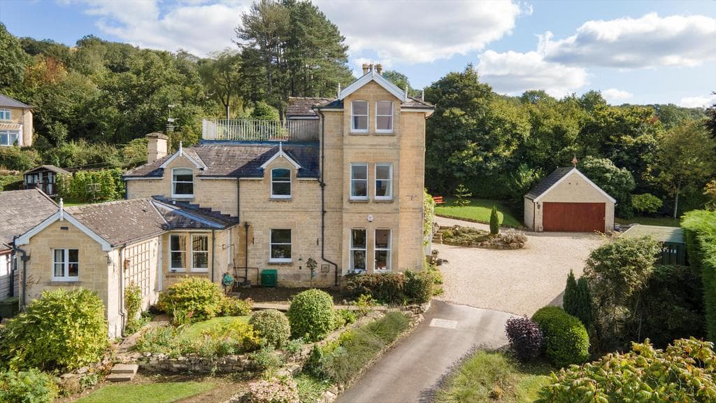 Cleeve Hill, Cheltenham, Gloucestershire, GL52 - Image 1