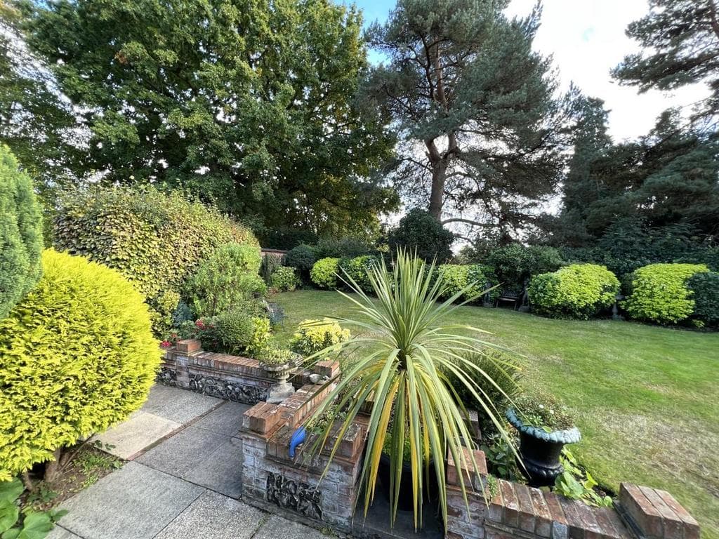 Hall Lane, Shenfield, Brentwood - Image 2