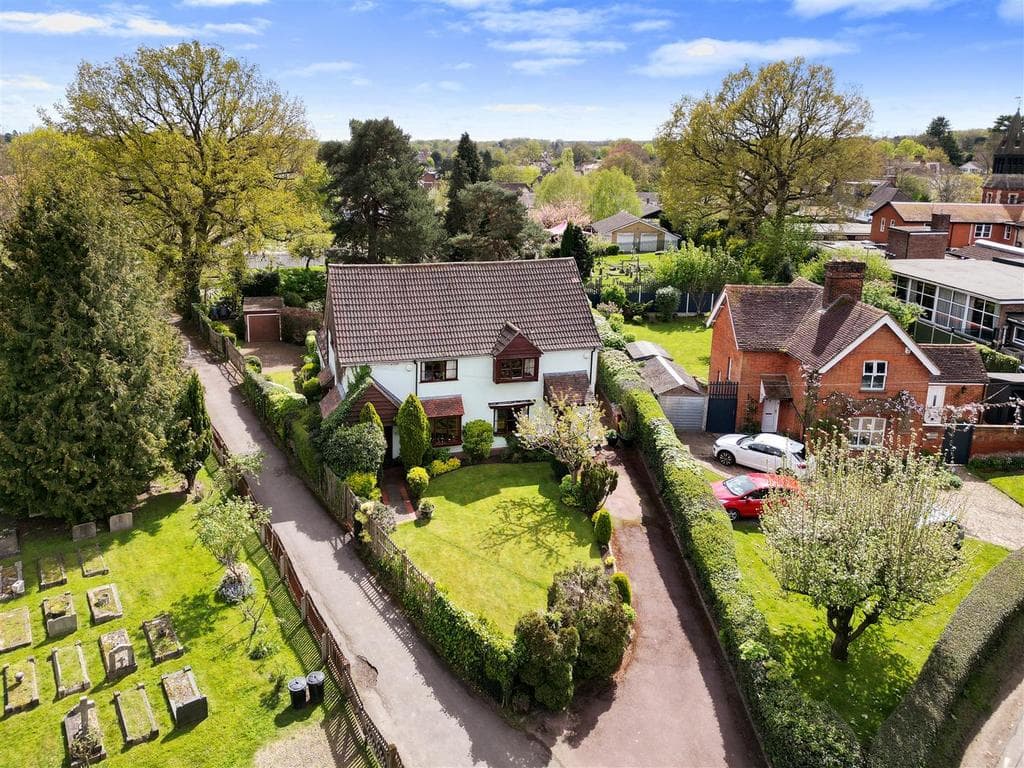 Hall Lane, Shenfield, Brentwood - Image 4