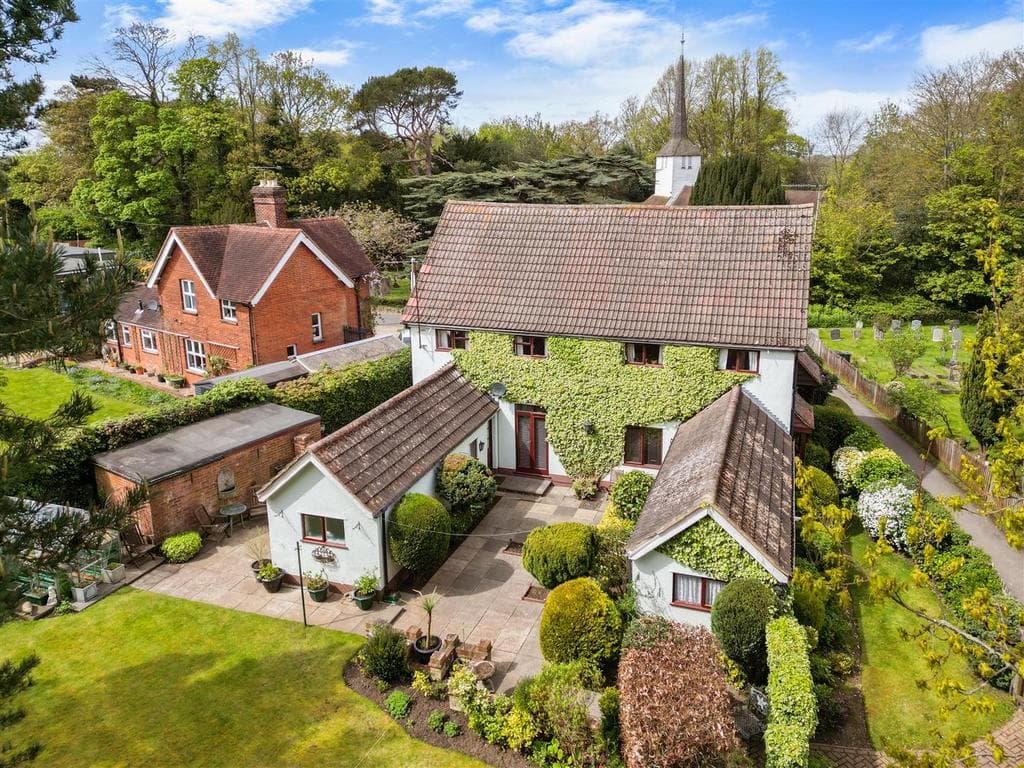 Hall Lane, Shenfield, Brentwood - Image 5