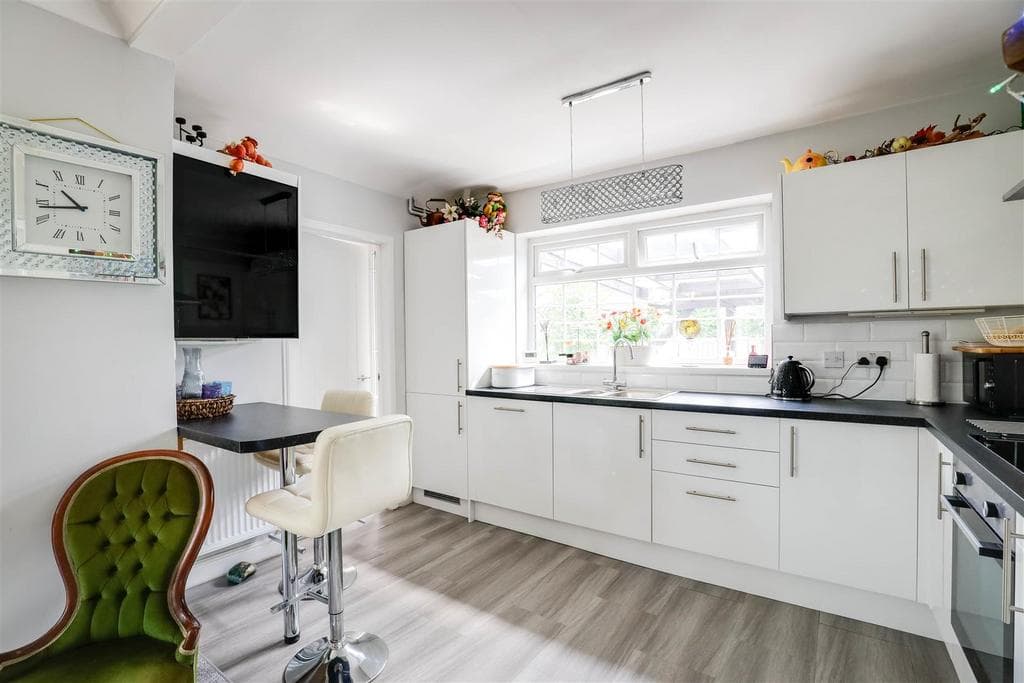 Greenfield Avenue, Whitchurch, Cardiff - Image 3