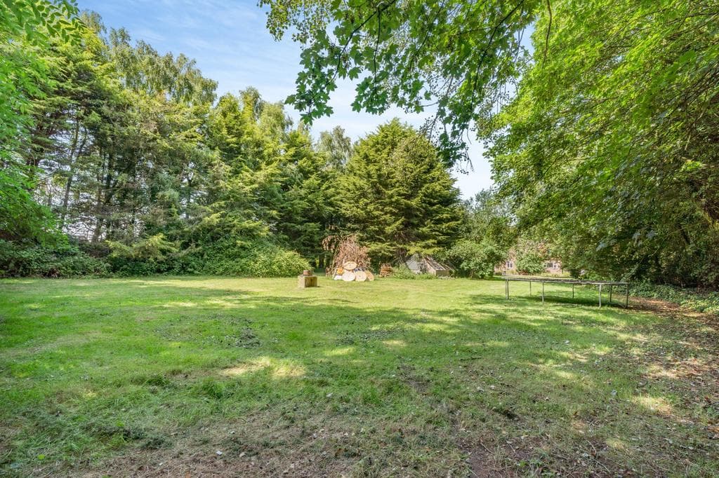 Barnham Road, Eastergate, Chichester, West Sussex - Image 3