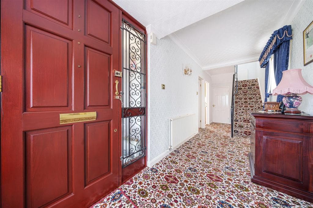 Lodge Avenue, Elstree Borehamwood WD6 - Image 2