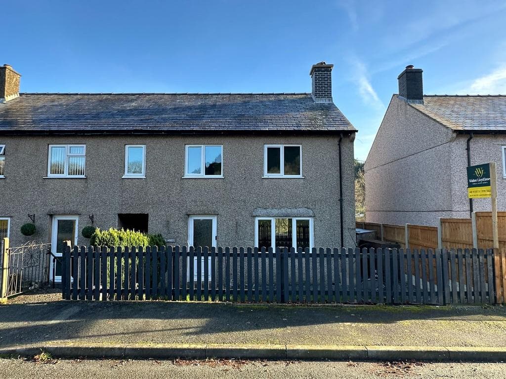 6 Lawnt Y Plas, Dinas Mawddwy, SY20 9JB - Image 1