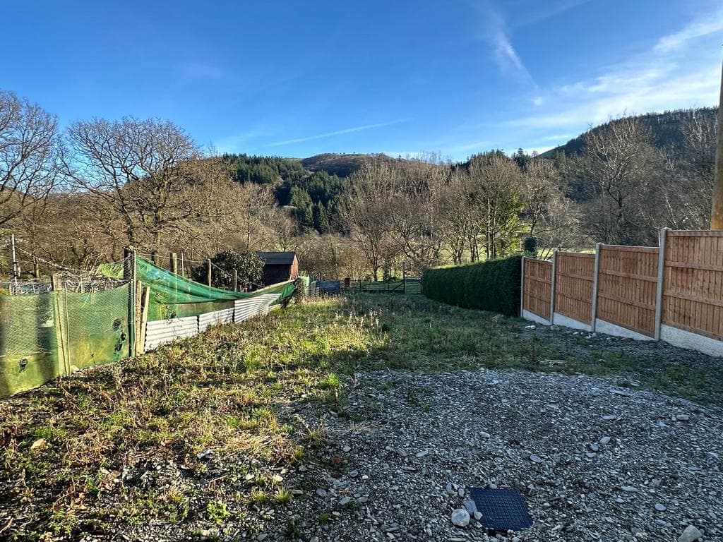 6 Lawnt Y Plas, Dinas Mawddwy, SY20 9JB - Image 2