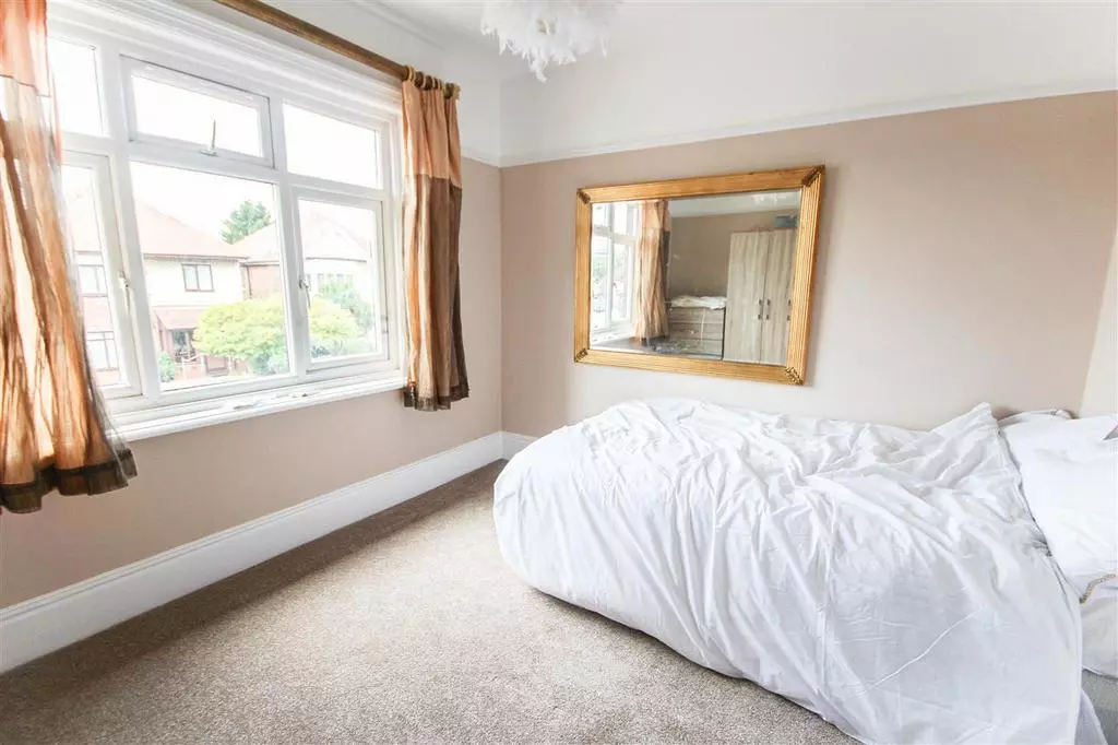 Upper Shirley Avenue, Southampton - Image 9