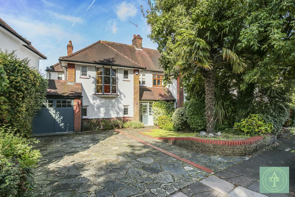 The Ridgeway, London, N14 - Image 1