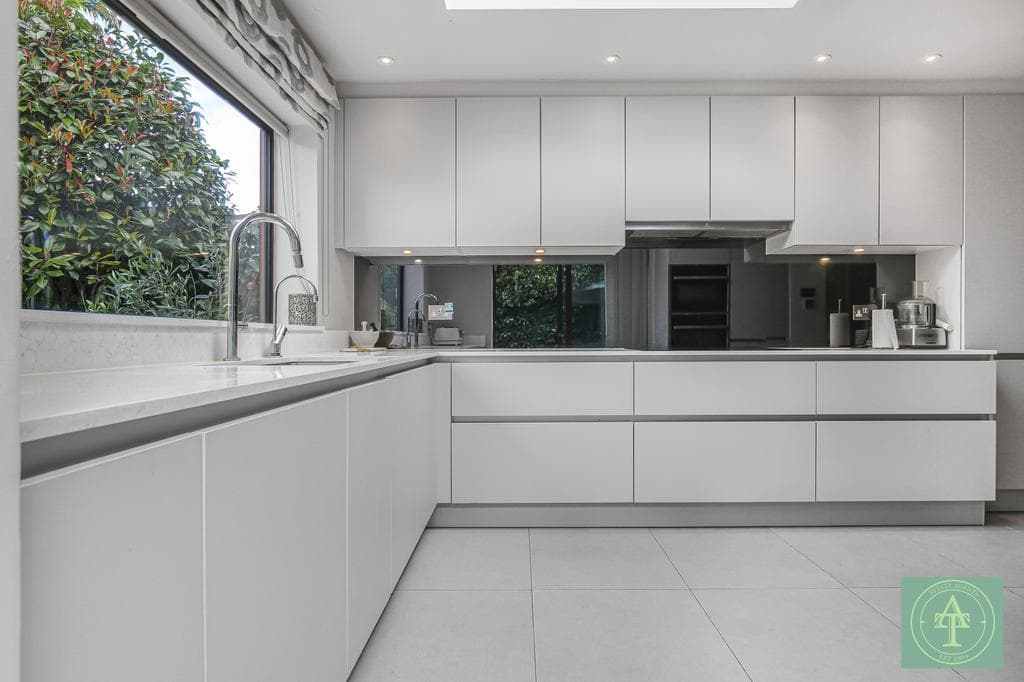 The Ridgeway, London, N14 - Image 5