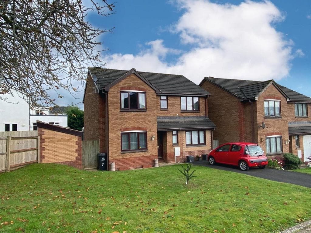 Shakespeare Close, Tiverton, EX16 - Image 1