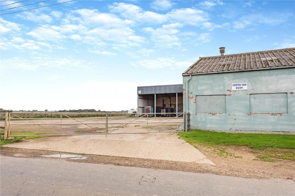 Asperton Farmhouse, Wigtoft, Boston, Lincolnshire, PE20 - Image 5