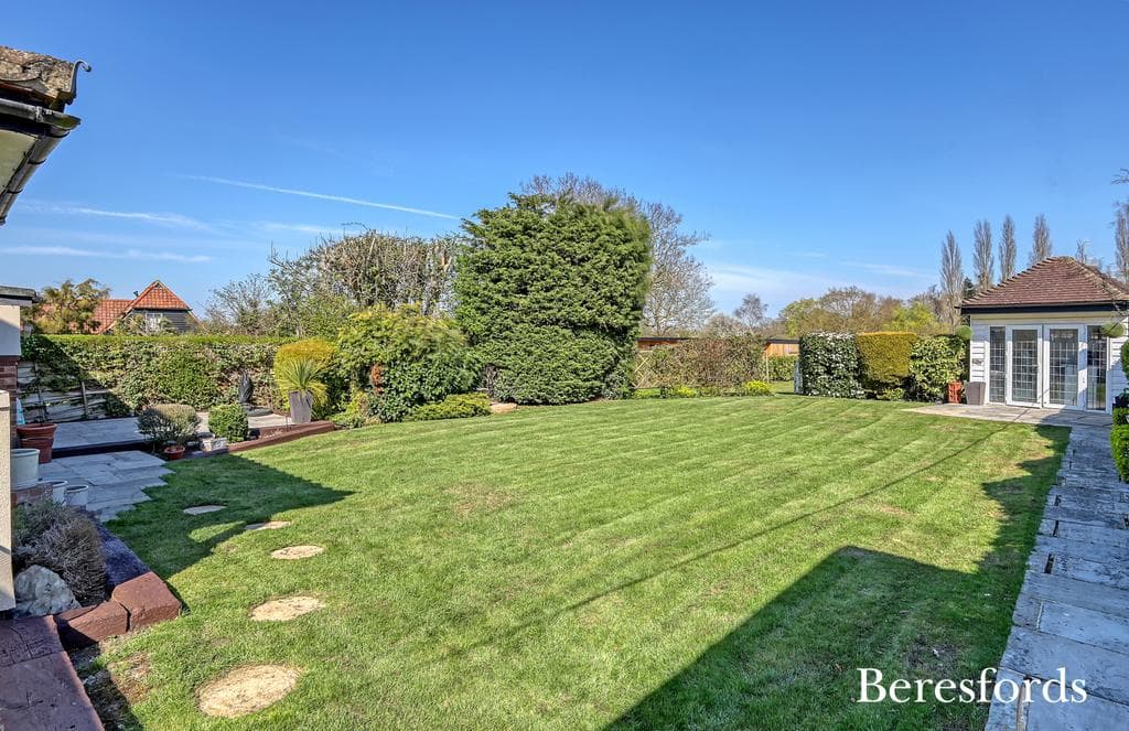 Rayleigh Road, Hutton, CM13 - Image 3