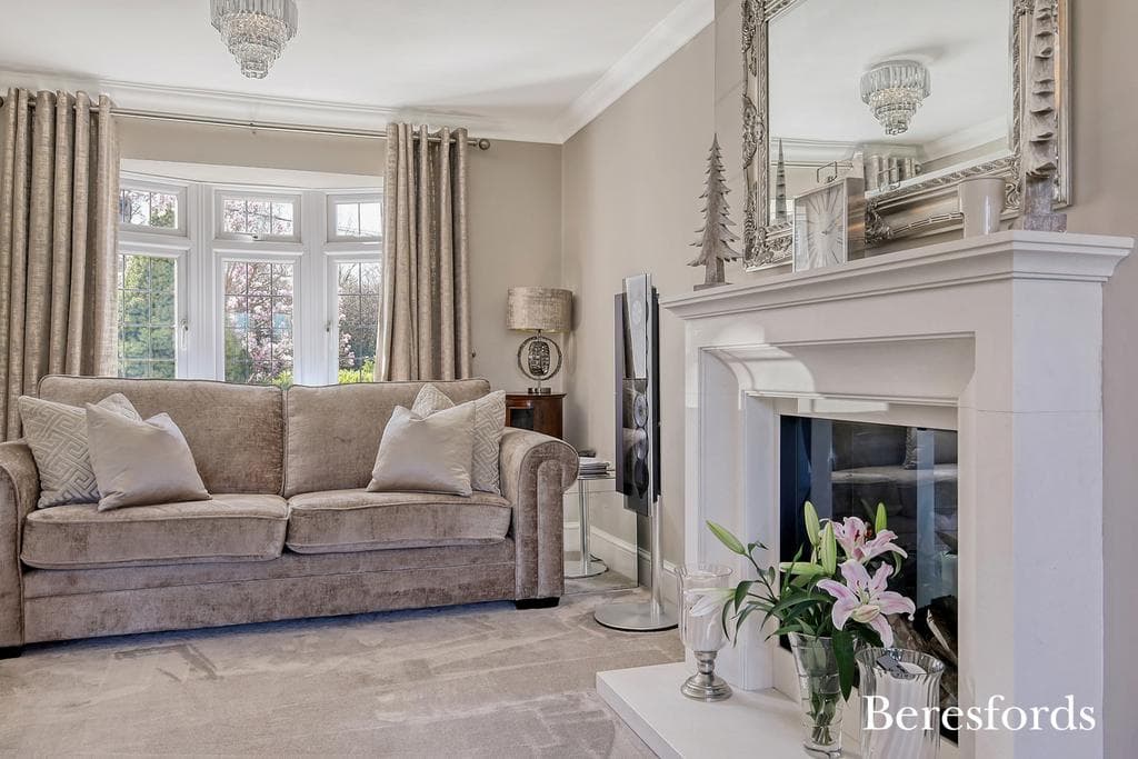 Rayleigh Road, Hutton, CM13 - Image 4