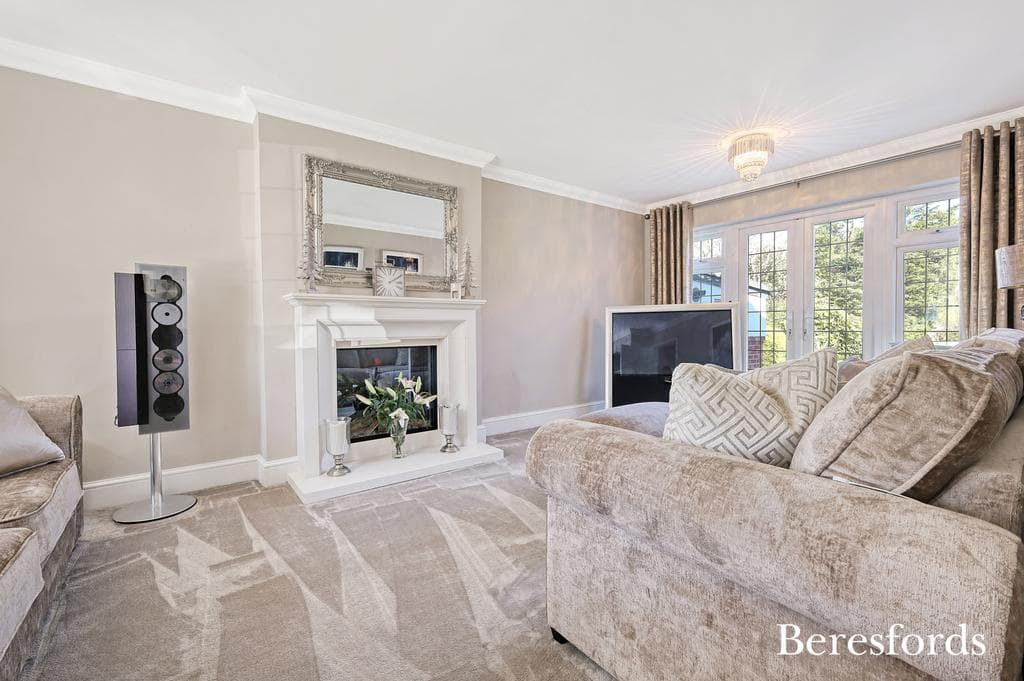 Rayleigh Road, Hutton, CM13 - Image 5