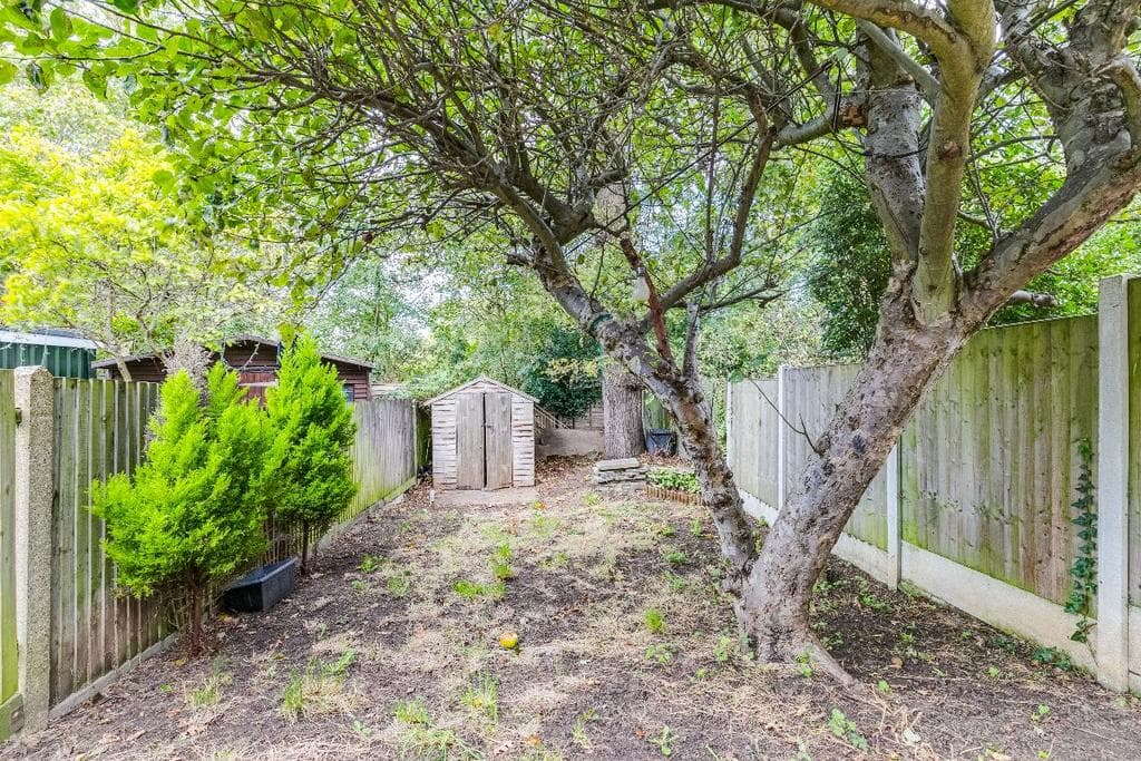 Fulwell Park Avenue, Twickenham - Image 2