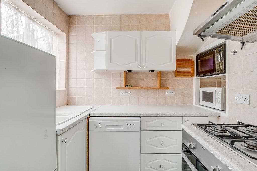 Fulwell Park Avenue, Twickenham - Image 4