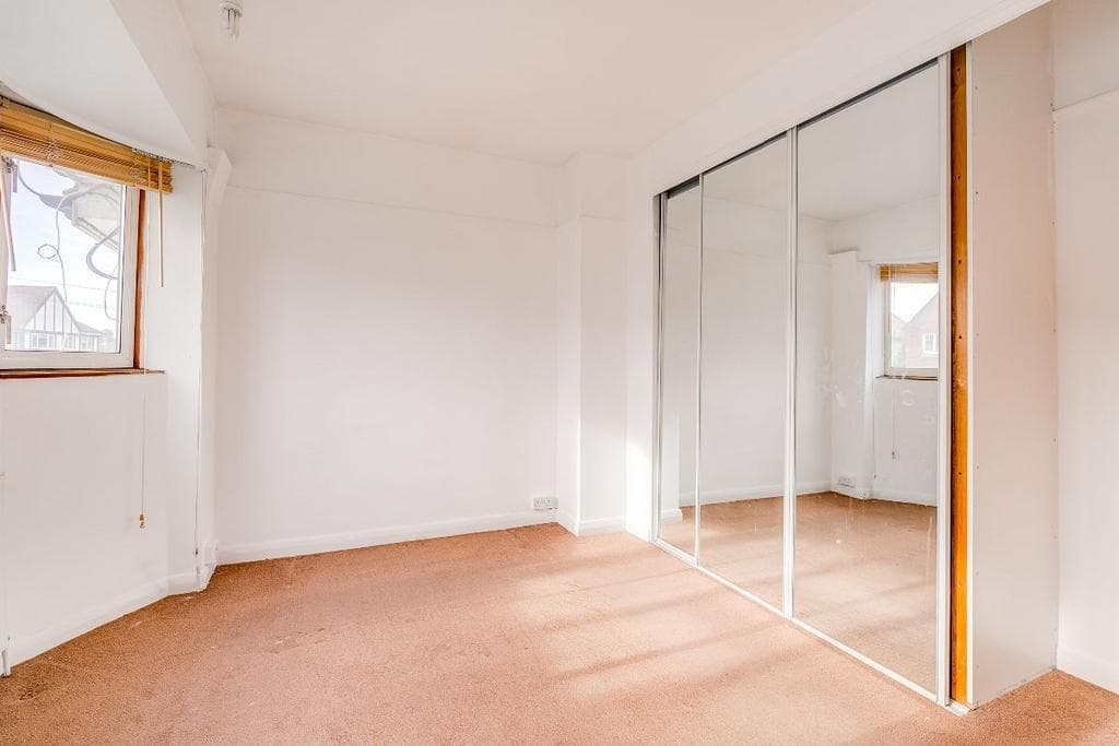 Fulwell Park Avenue, Twickenham - Image 5