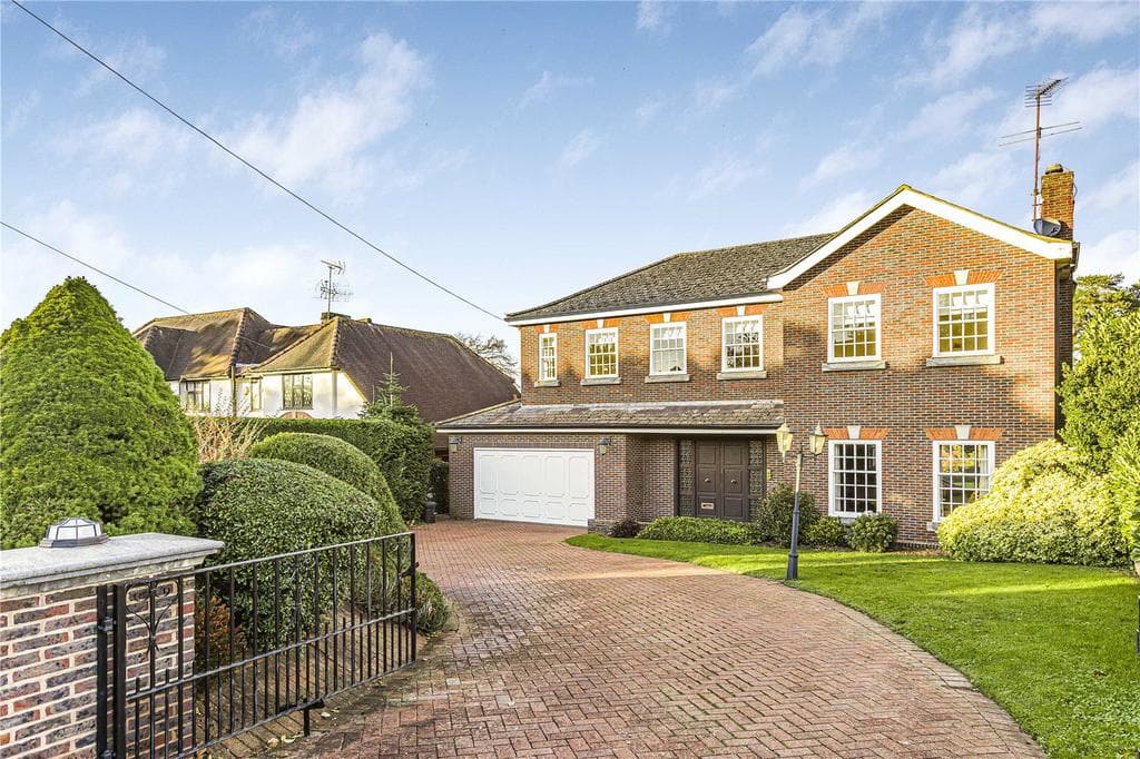 Brookmans Avenue, Brookmans Park, Hertfordshire, AL9 - Image 1