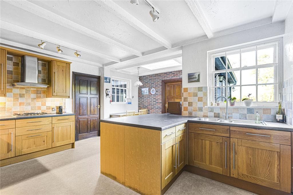 Brookmans Avenue, Brookmans Park, Hertfordshire, AL9 - Image 5