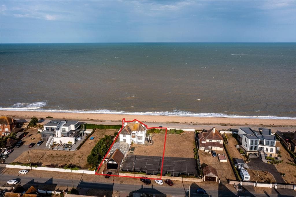 Coast Road, Littlestone, New Romney, Kent, TN28 - Image 1