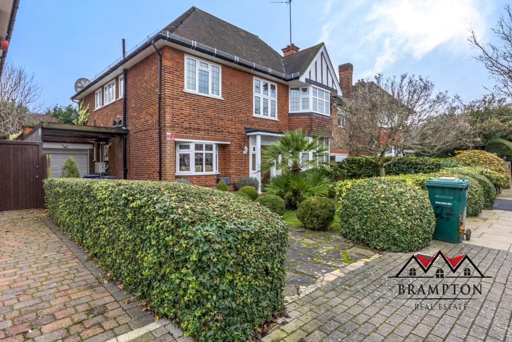 Manor Hall Avenue, London, NW4 - Image 1