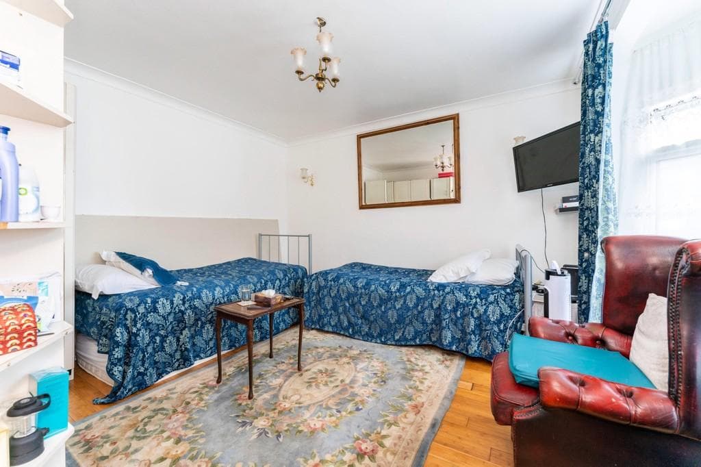 Speart Lane, Hounslow - Image 4