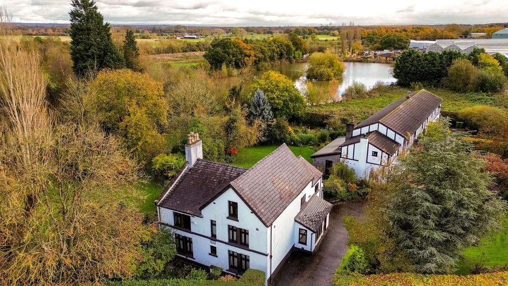 Speakman Barn, 357 Warrington Road, Leigh End, Glazebury, Warrington WA3 5NY. - Image 2