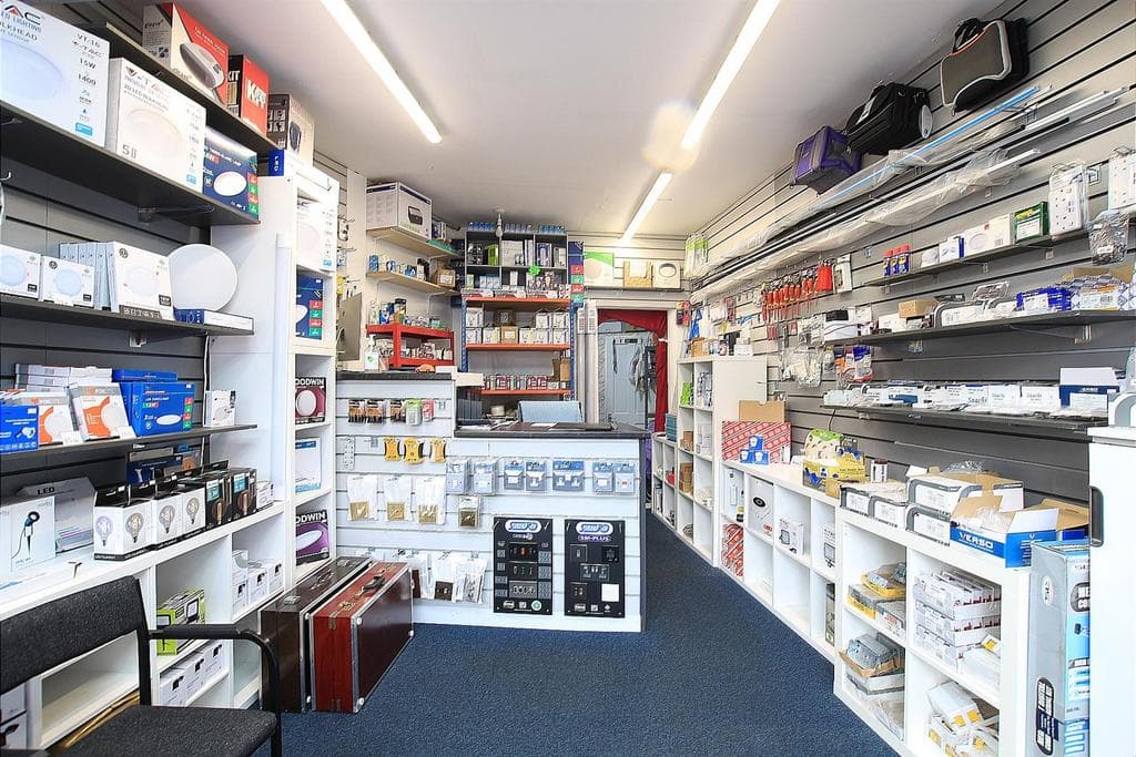 Spring Grove Road, Hounslow TW3 - Image 1